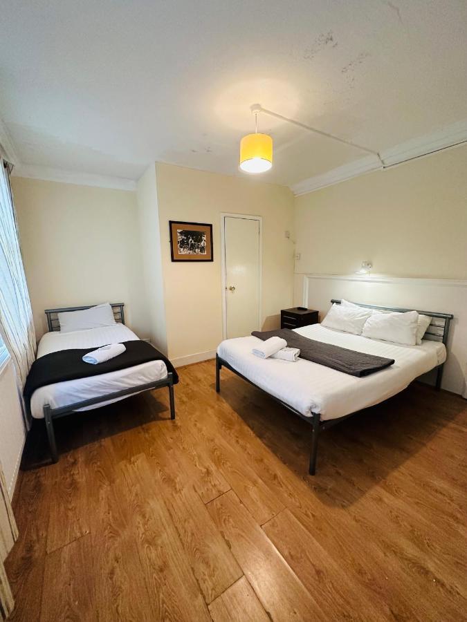 Chambre Triple avec Salle de Bains Privative