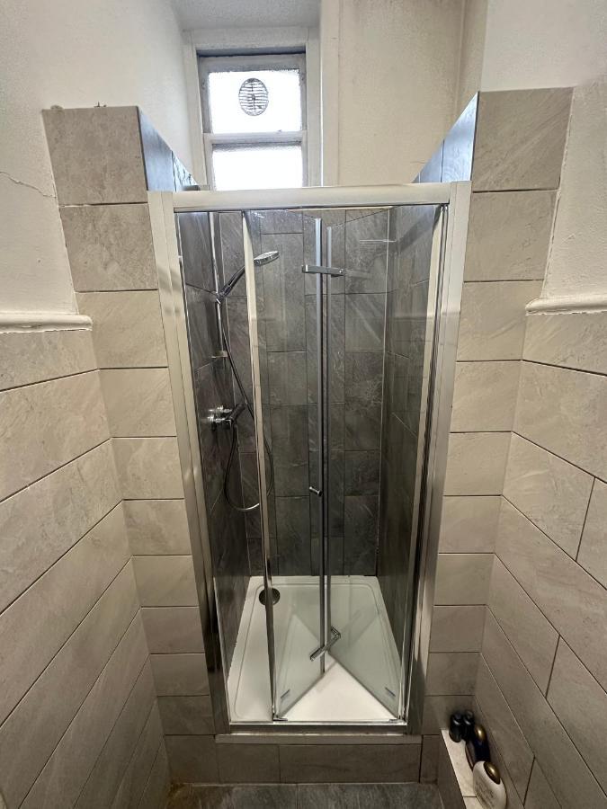 Chambre Double Basique avec Salle de Bains Commune